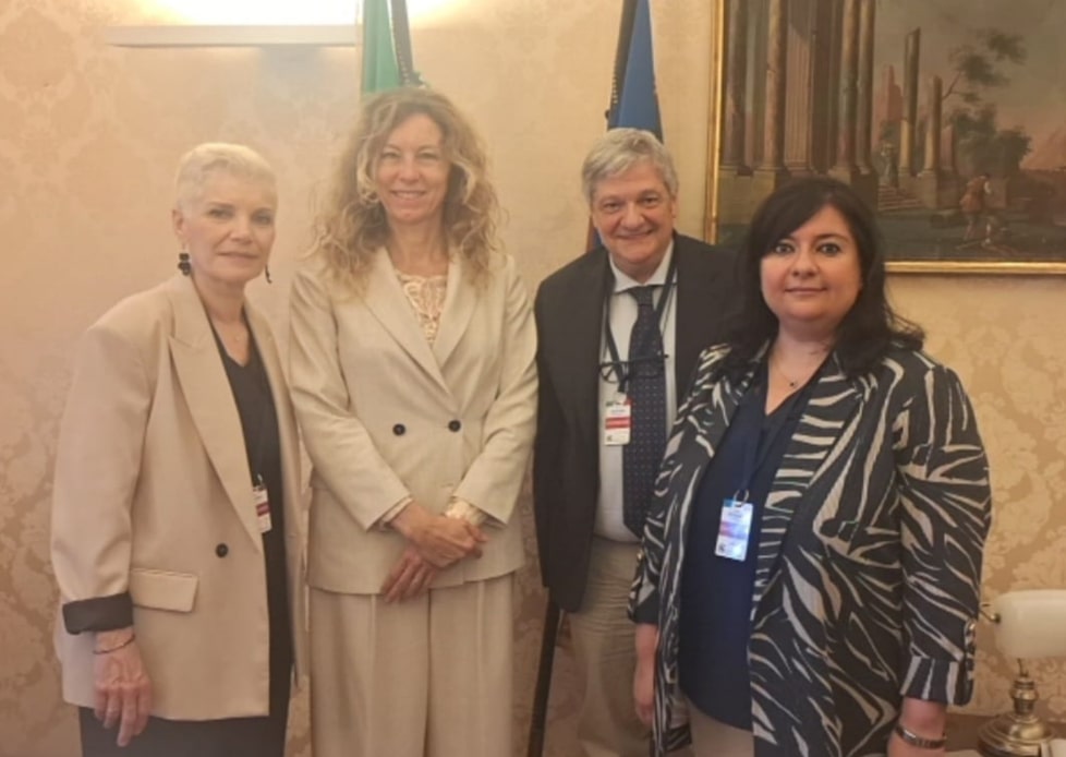 AMOlp in Senato: applicare subito l’Equo Compenso ai medici e agli odontoiatri 1 una delegazione dell’Associazione AMOlp è stata ricevuta in Senato dalla Senatrice Erika Stefani, promotrice di un disegno di legge per estendere l’Equo Compenso a tutti i rapporti professionali